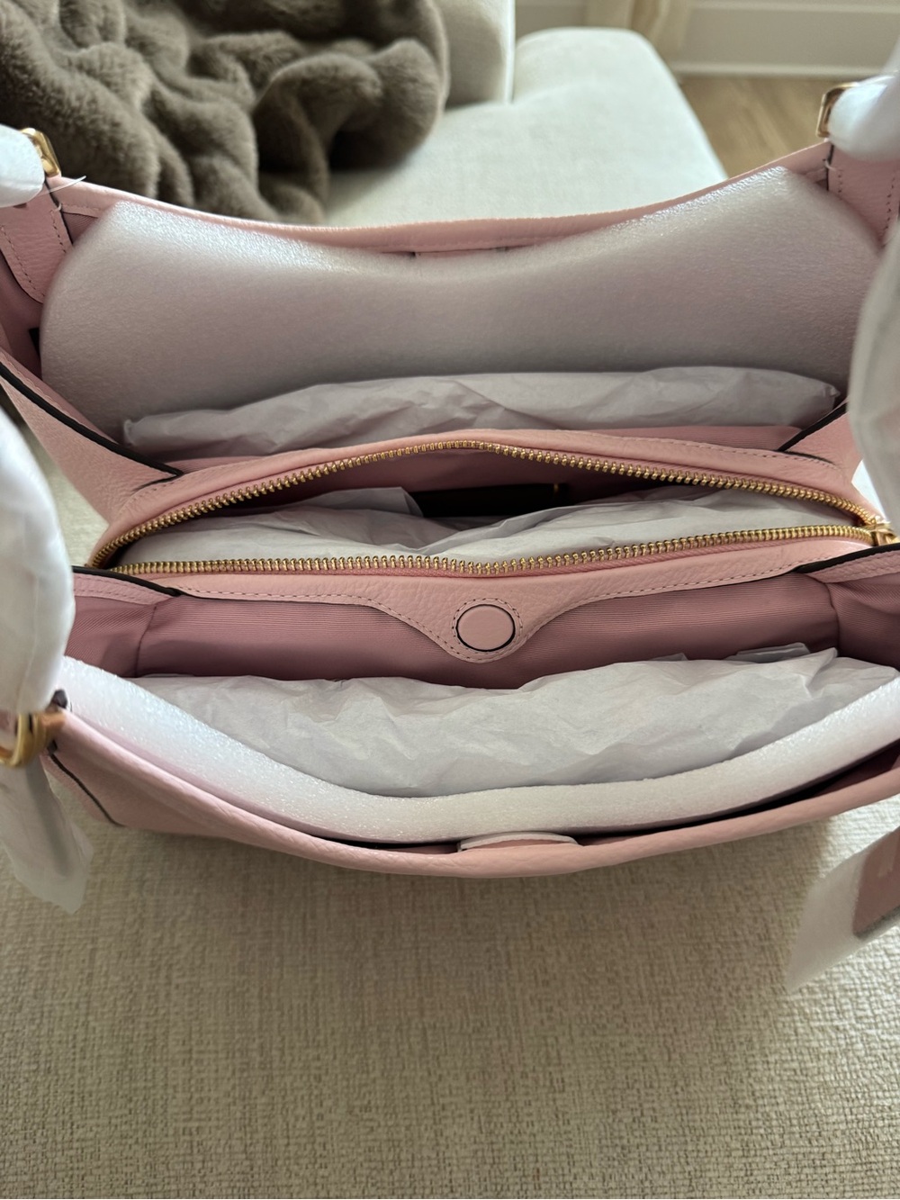 Coach Erin Shoulder Bag CAQ86
COLOR: GOLD/SOFT PINK - Picture 6 of 8